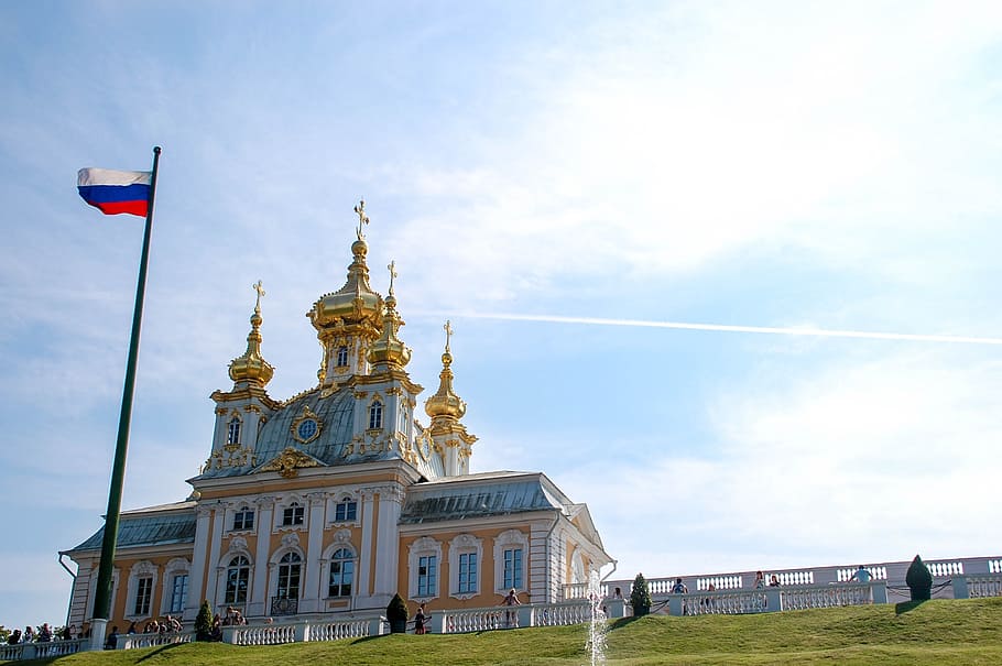 white, gold building, front, flag, christianity, church, golden domes, orthodoxy, russia, russian flag