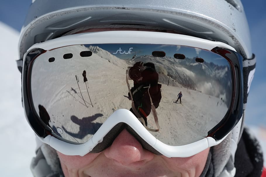 person, wearing, white, snow goggle, goggles, silver plated, mirroring, mirror, skier, ski run