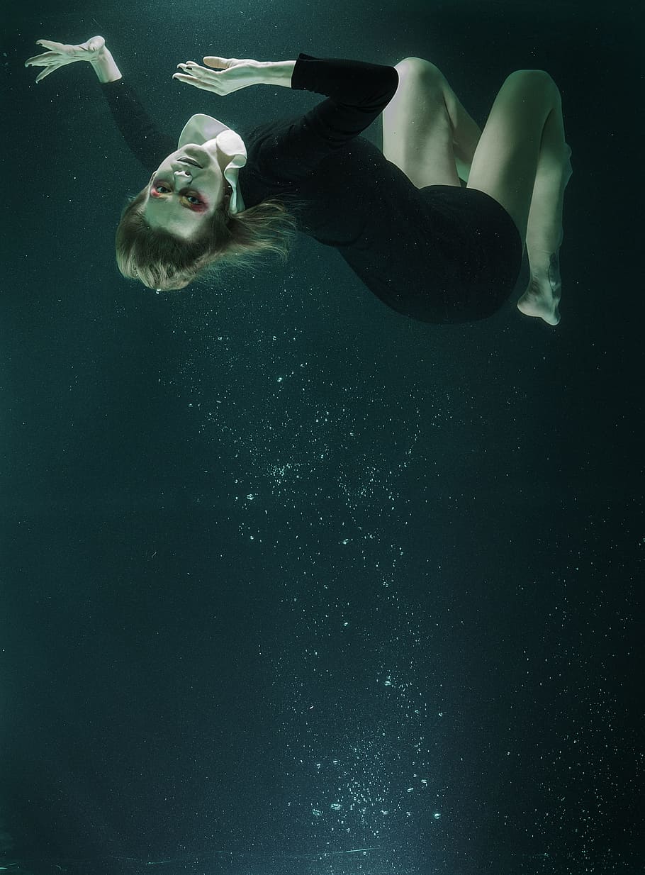 water photography, woman, wearing, black, long, sleeve shirt, under water, photography, sleeve, shirt