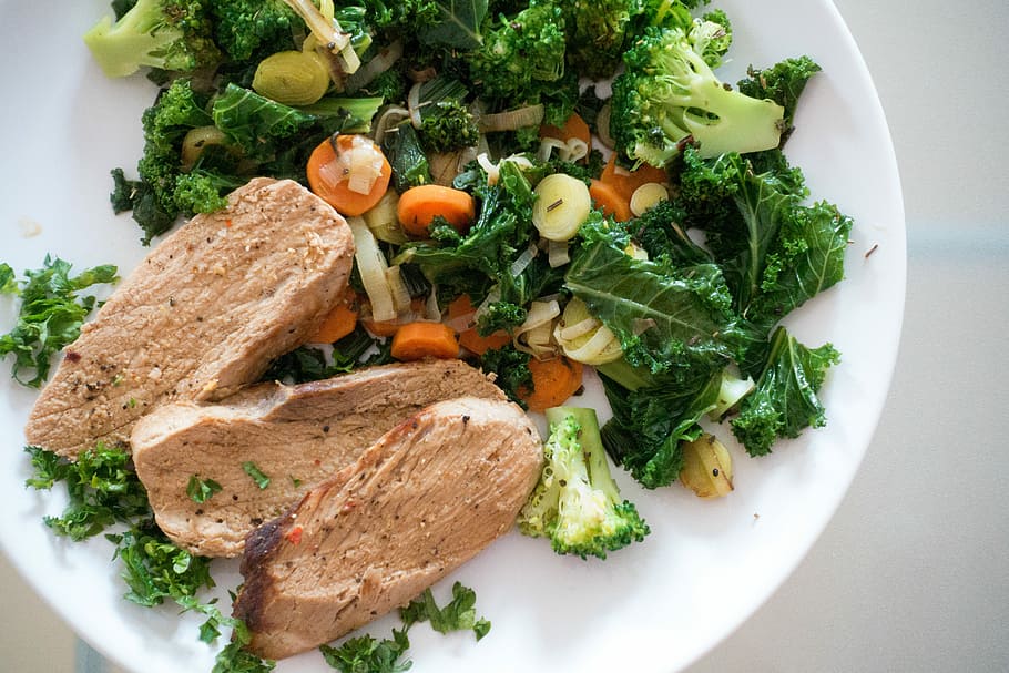 daging babi, hijau, sayuran, daging, sayuran hijau, brokoli, sehat, kale, paleo, tampilan atas