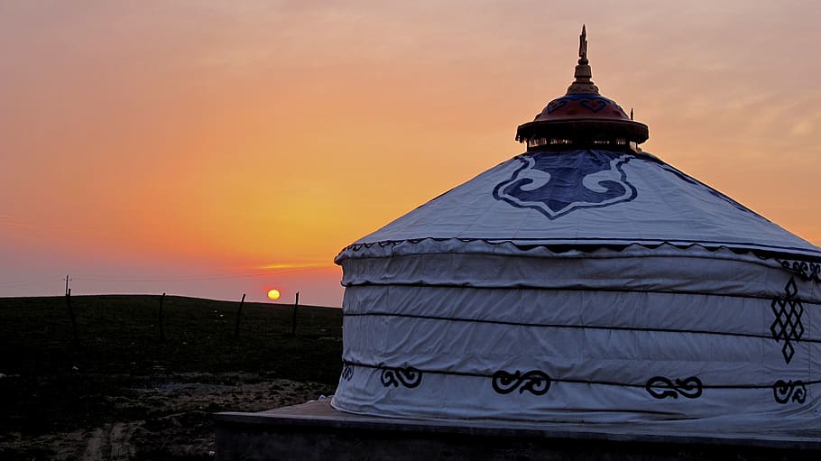 round, white, dome tent, desert, sunset, inner mongolia, tranquility, seclusion, retreat, light
