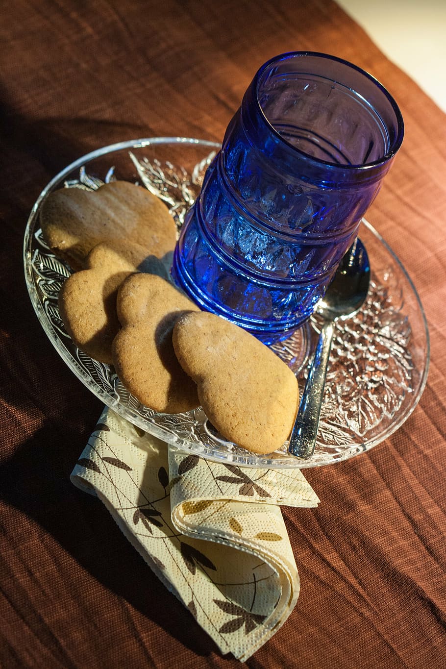 cookie, gingerbread, biscuit, cookies, mold, christmas, tumbler, blue, glass, snack