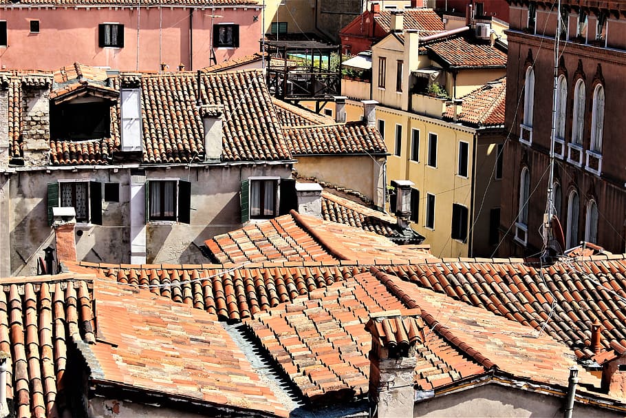 Marrón, hormigón, edificios, durante el día, Venecia, Italia, arquitectura, techo, chimeneas, taknock