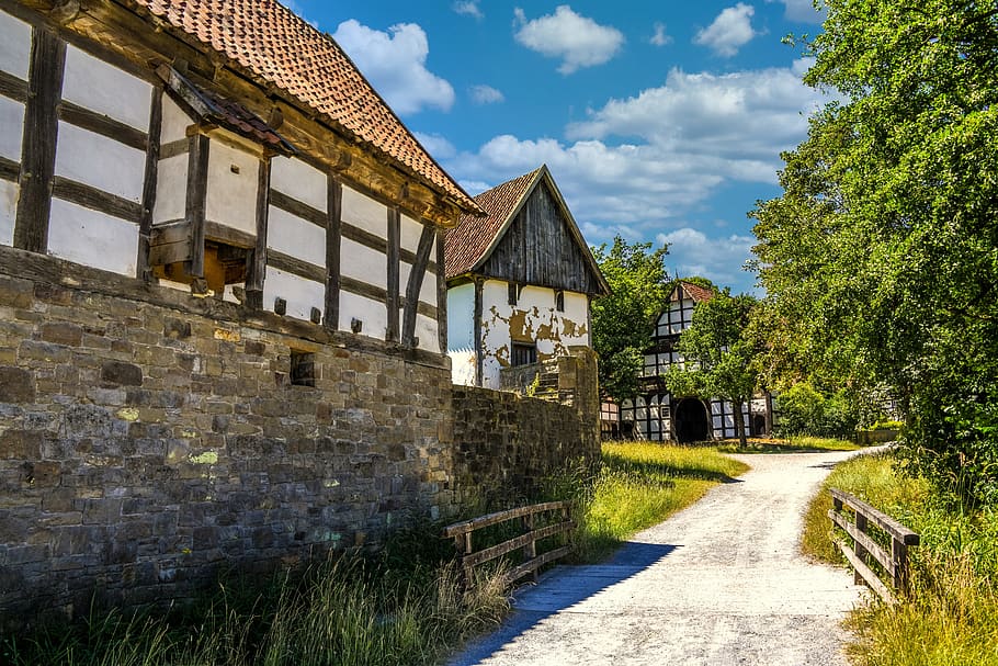 Fachwerkhaus, granja, escena del pueblo, piedra de cantera, pavimento de piedra natural, construcción, arquitectura, agricultura, antigua, históricamente