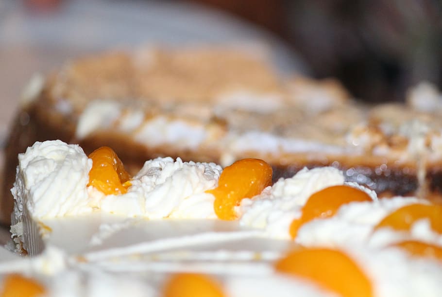 white, icing-covered cake, slice mangoes toppings, cake, cream cake, peach, eat, ornament, cream, dessert