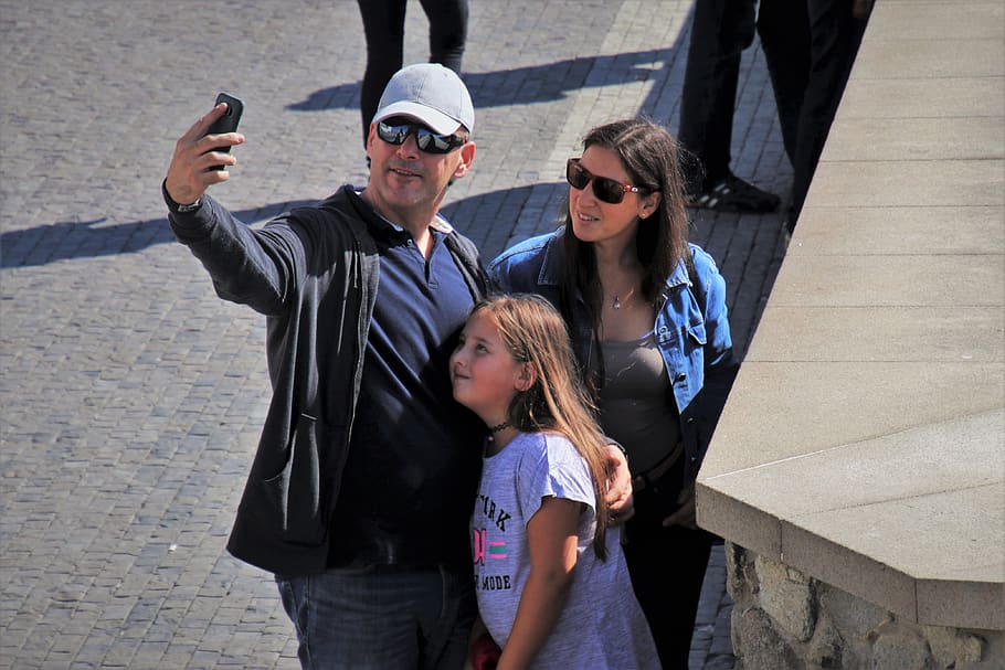 smartphone, family, total, a smile, here and now, three, selfie, look, outside, cell