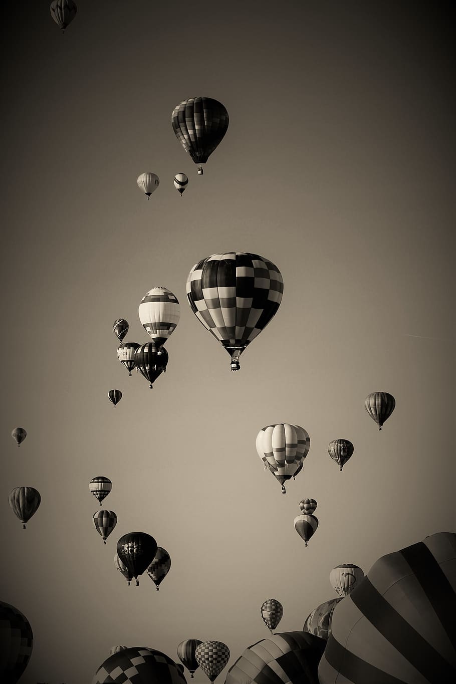 foto grayscale, udara panas, balon, balon udara panas, balon pesta albuquerque, langit, warna-warni, biru, pola, penerbangan