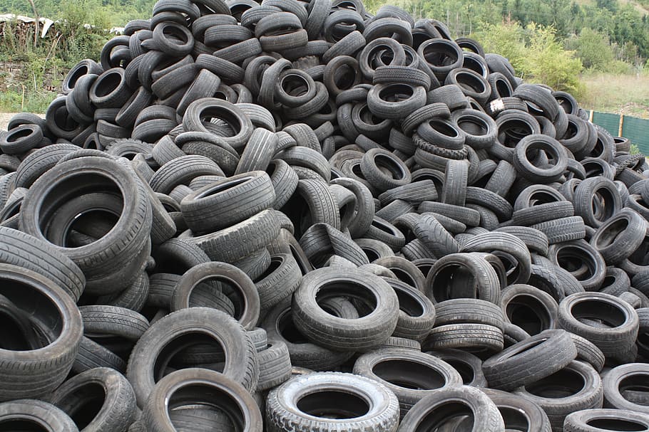 ferro-velho de pneu de veículo, dia, pneus, pneus usados, lixo, reciclagem, indústria, grande grupo de objetos, abundância, pilha