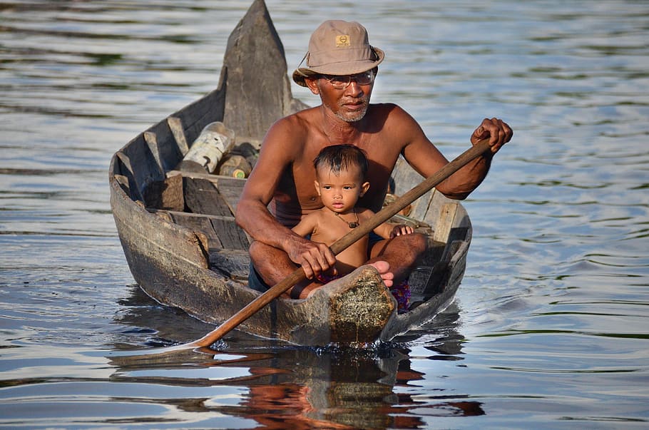 perahu dayung pria, di belakang, anak, Kamboja, Perjalanan, Tonle Sap, Pesiar, danau, sungai, desa