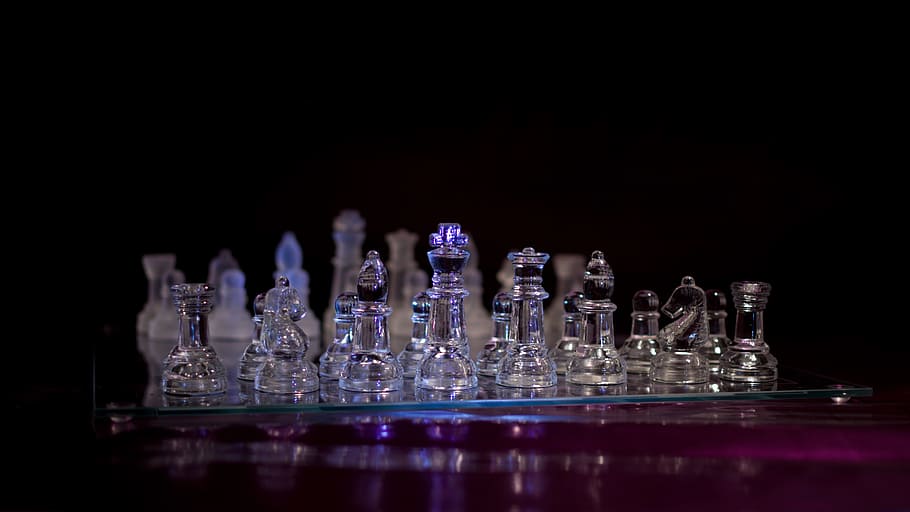 チェス, ガラス, チェスの駒, チェスゲーム, チェスボード, 戦略, 王, 数字, 考える, ボードゲーム