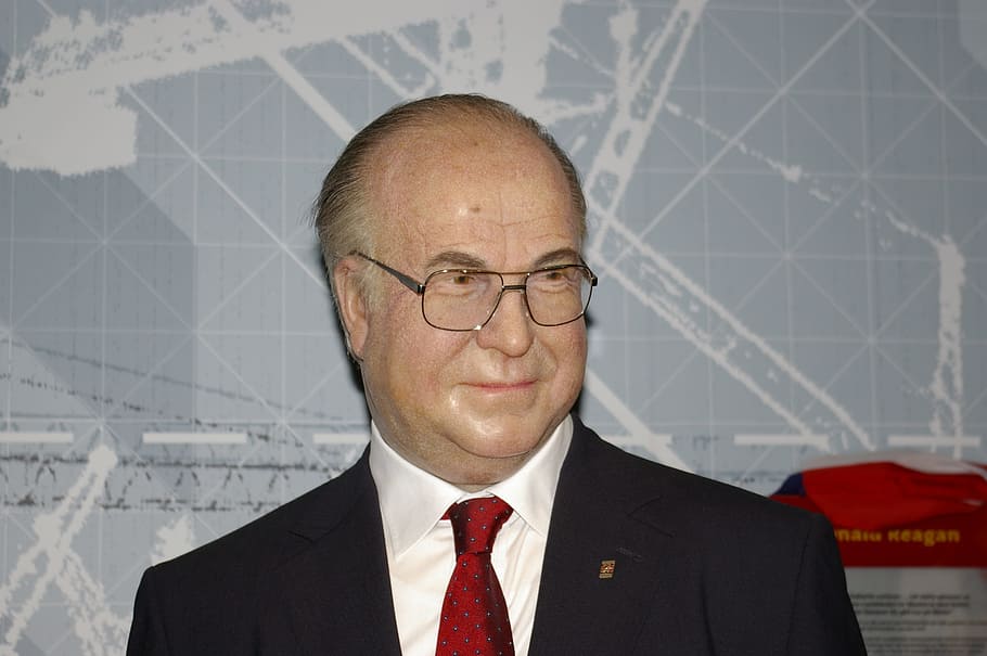 Helmut Kohl, Politician, Wax Figure, madame tussauds, museum, berlin, people, men, business, businessman