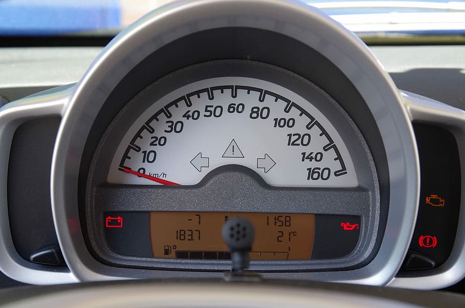auto, smart, dashboard, speedometer, digital, odometer, warning indicators, oil pressure, battery voltage, hand brake