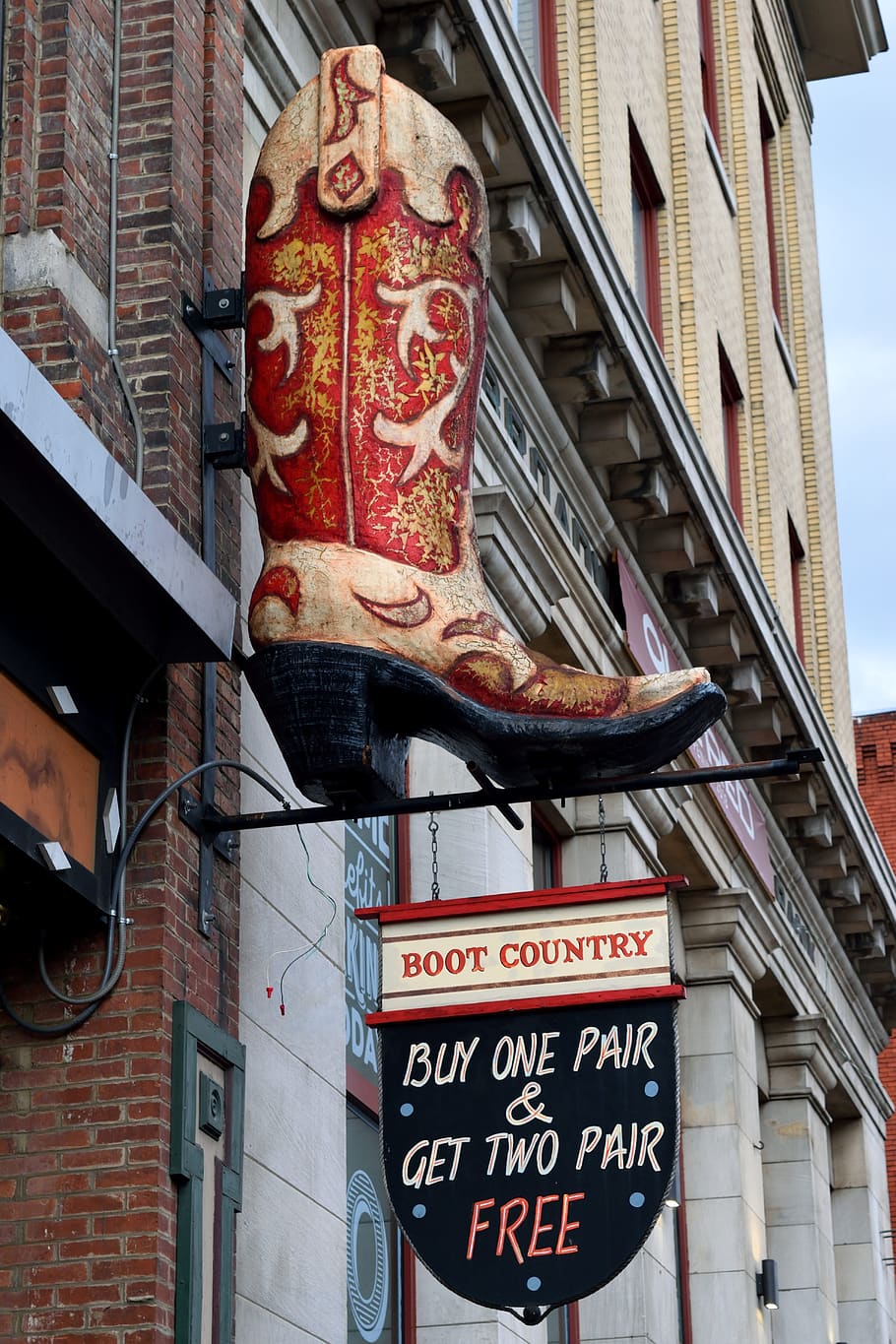 boots for sale, sign, advertisement, store, shop, nashville tennessee, famous place, tourism, travel, music city usa