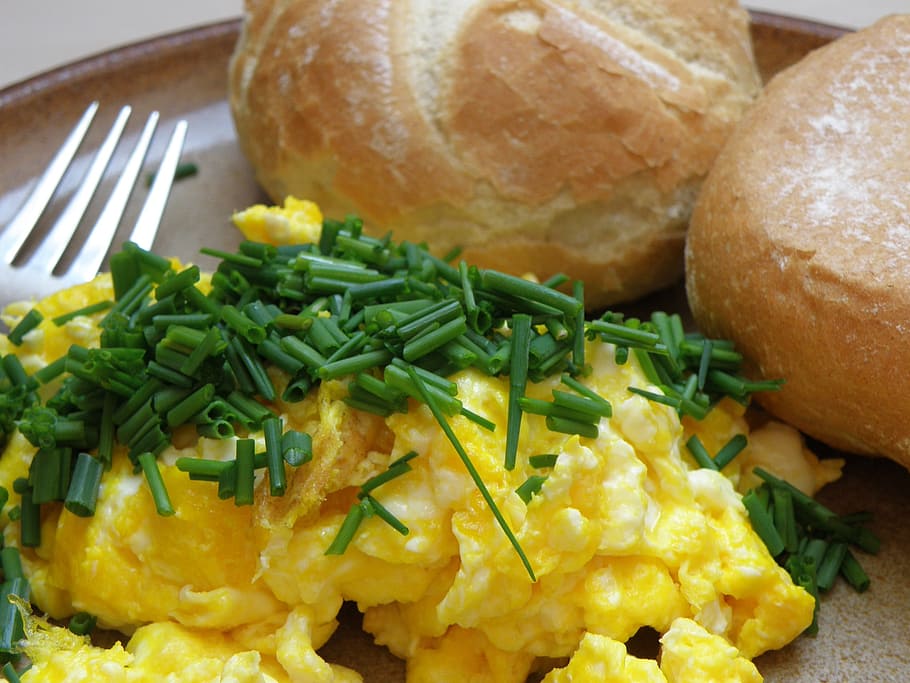 omelet, vegetable toppings, baked, breads, breakfast, scrambled eggs, bun, chive, eggs, food