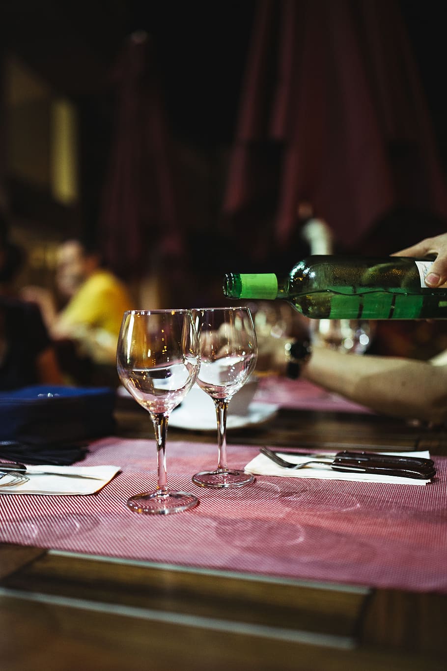 mesa, bebida, noite, amigos, talheres, jantar, restaurante, copo, festa, vinho