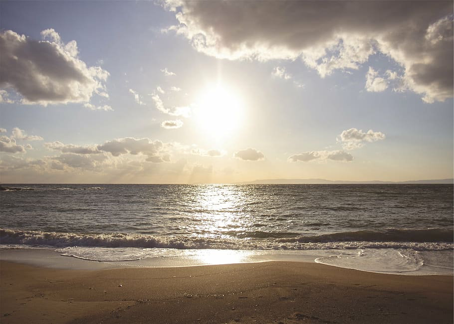 pemandangan pantai samudera, berawan, langit, siang hari, tenang, laut, matahari terbit, pantai, pasir, lautan