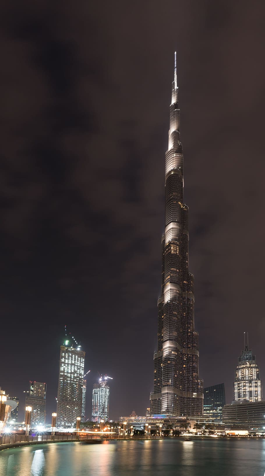 Dubai, Burj Khalifa, Emiratos Árabes Unidos, noche, iluminada, estructura construida, rascacielos, exterior del edificio, Arquitectura, iluminado