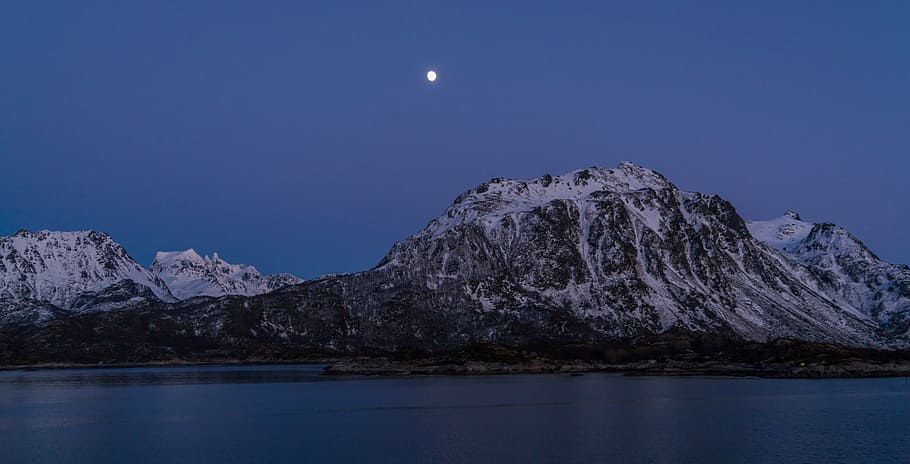 montaña, recubierto, nieve, al lado, cuerpo, agua, Noruega, noche, luna, fiordo