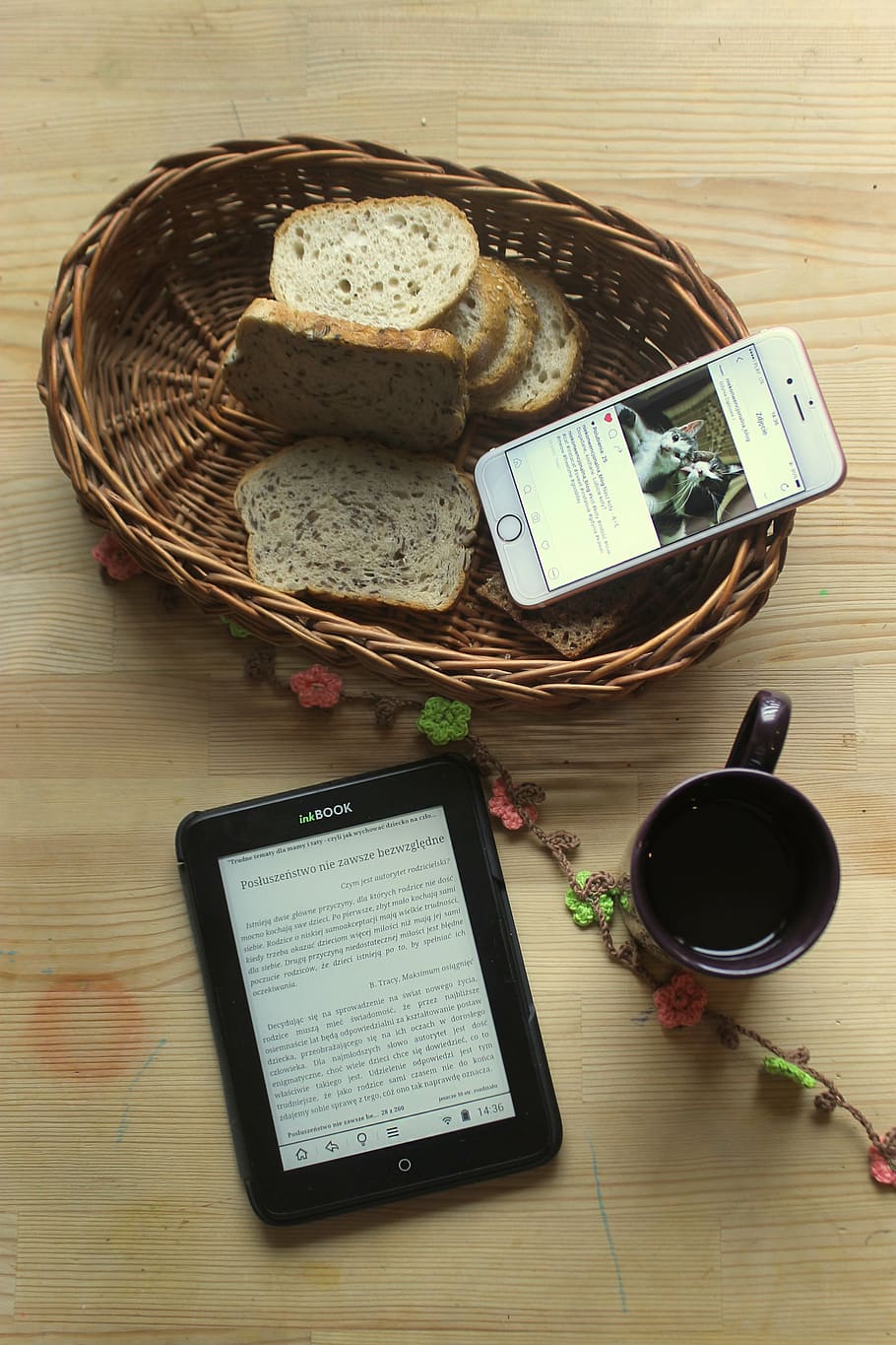 café, desayuno, iphone, flores, corona, ganchillo, lector, libro electrónico, pan, buenos días