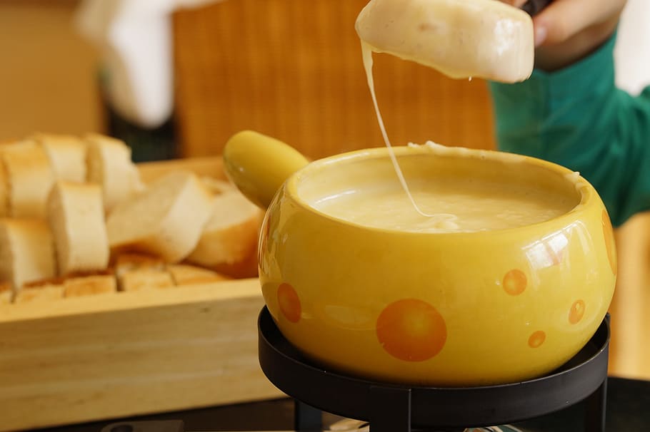 fondue, filled, white, chocolate, white chocolate, swiss fondue, cheese, cheese fondue, switzerland, specialty