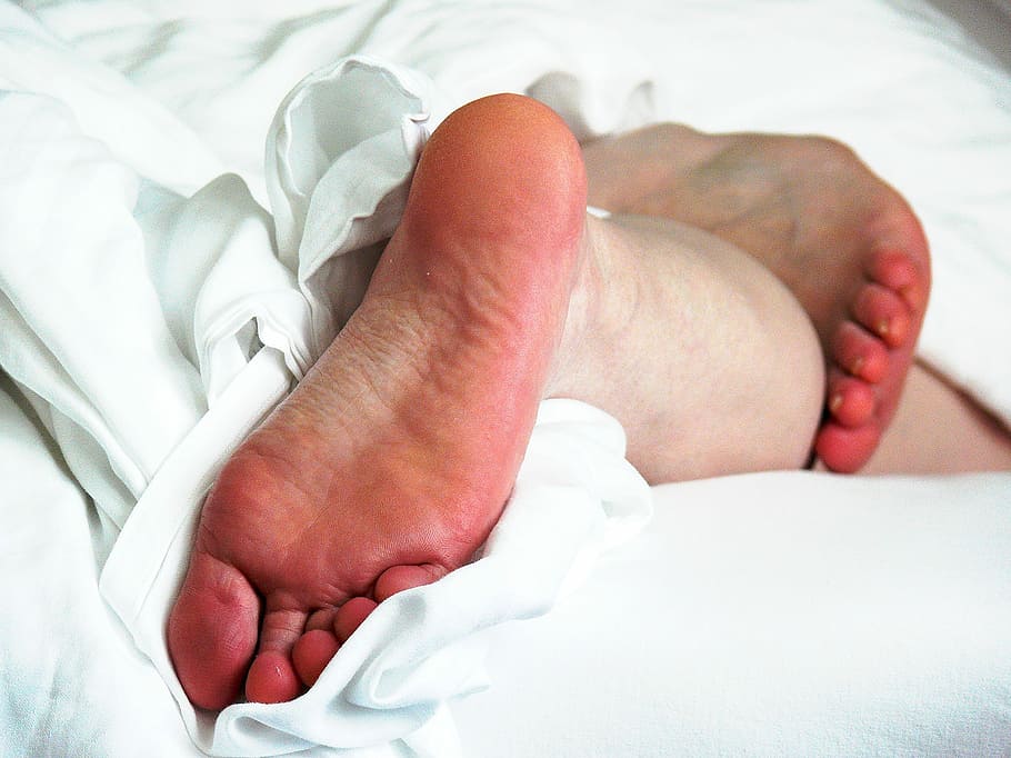 person, lying, bed, Bale, Barefoot, Barefooted, barefoot gear, leg, thick, underneath
