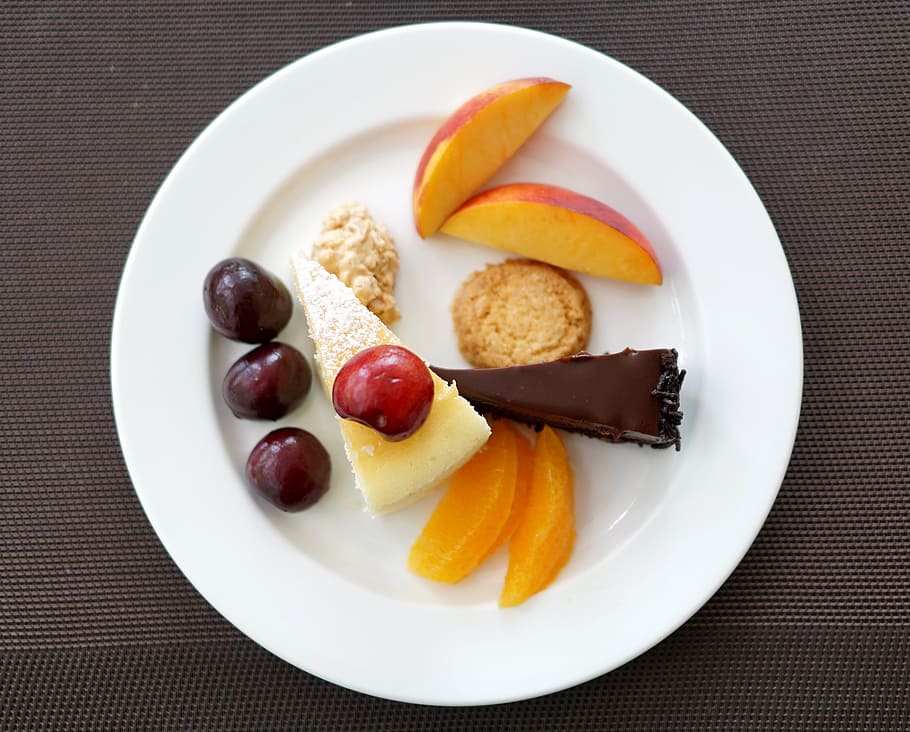 two, sliced, cakes, fruits, round, white, ceramic, plate, dessert, fruit