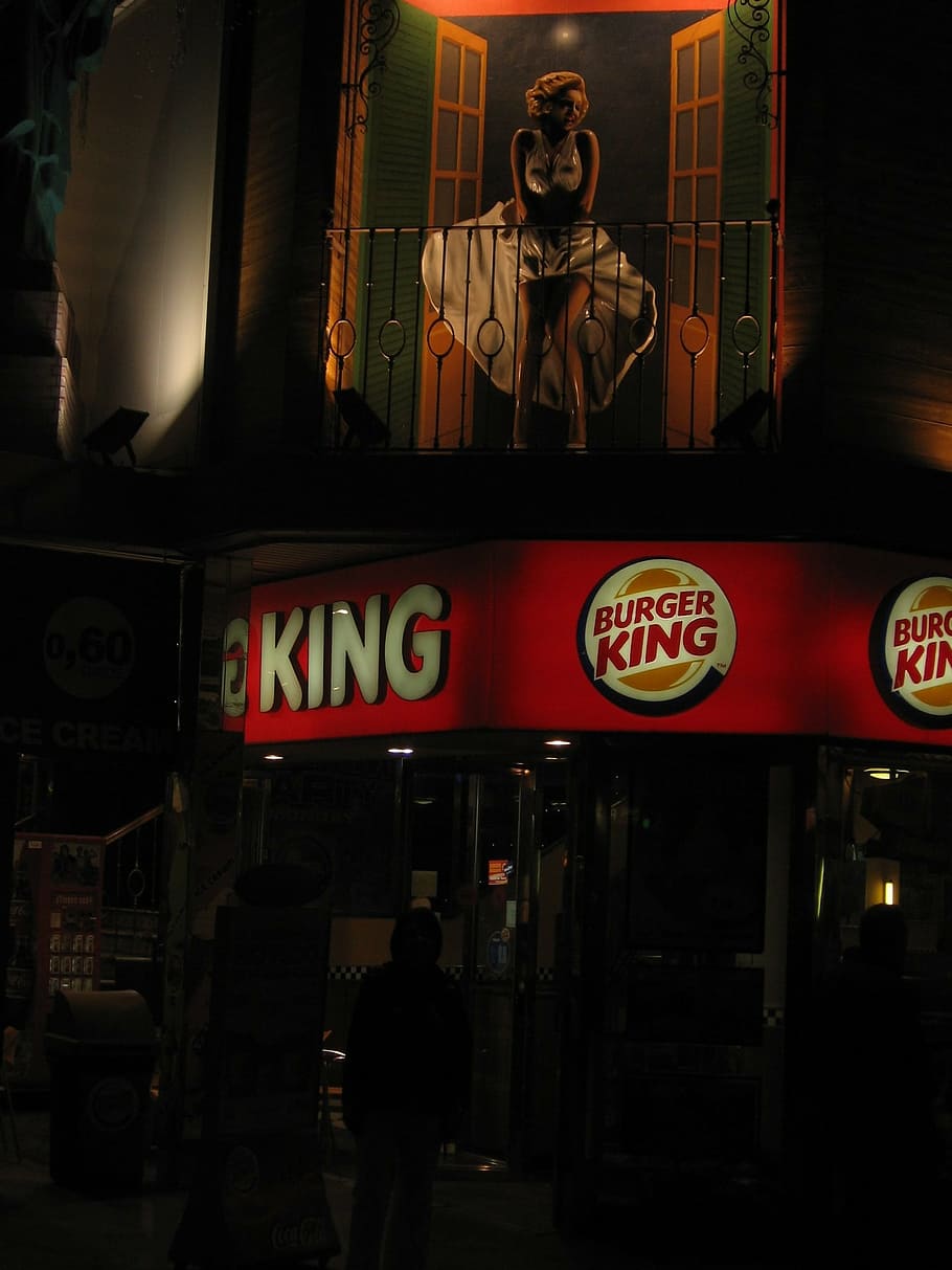person, standing, front, burger king store, fast food, restaurant, burger king, attraction, marilyn monroe, statue