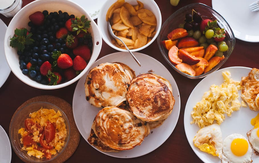 パンケーキ, 卵, 果物, 食べ物, 食べる, 朝食, 日当たりの良い, サイド, アップ, スクランブル