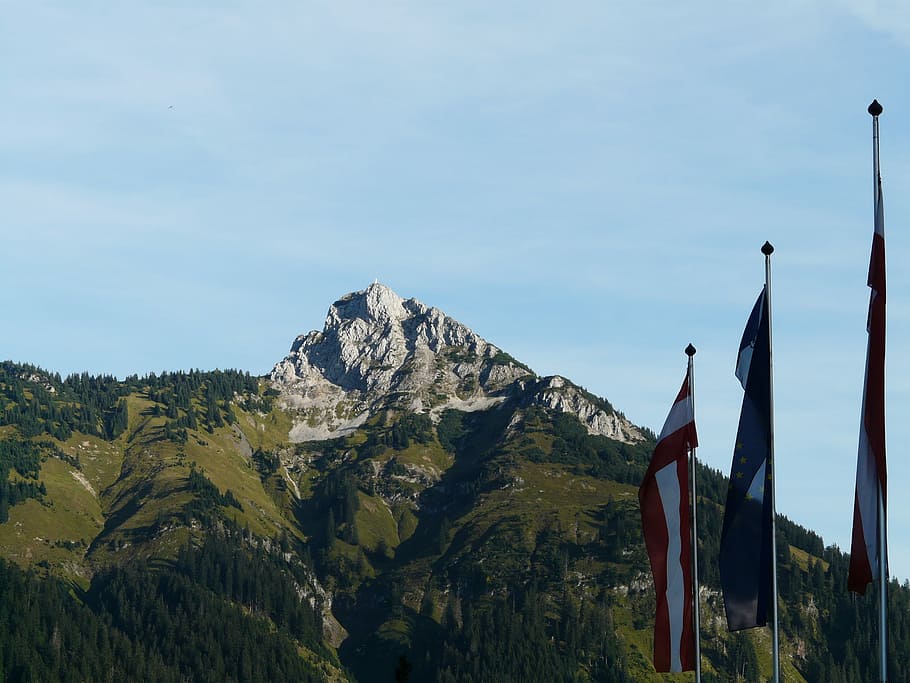 Montaña, Austria, Tirol, Gaichtspitze, montaña Tannheim, piedra caliza de Wetterstein, Alpes de Allgäu, alpino, bandera, día