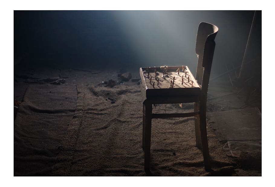 갈색 나무 의자, 의자, 우울, 추억, 좌석, 실내, 자동 포스트 생산 필터, 전사 인쇄, 부재, 아니 사람