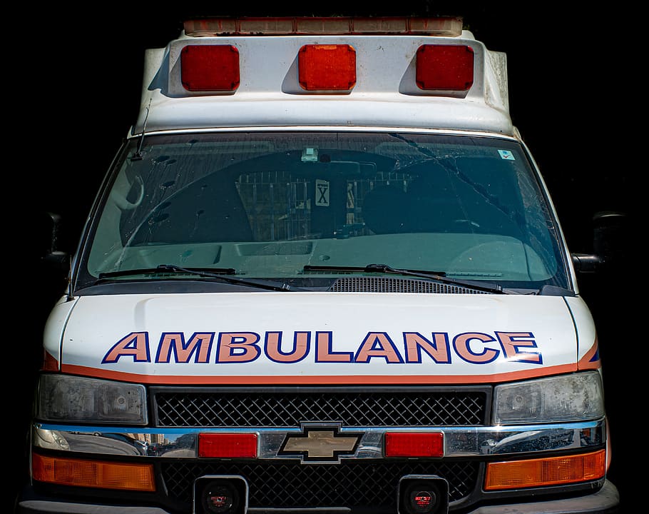ambulans, pertolongan pertama, mobil, dokter, RSUD, medis, kesehatan, ekg, membantu, keadaan darurat