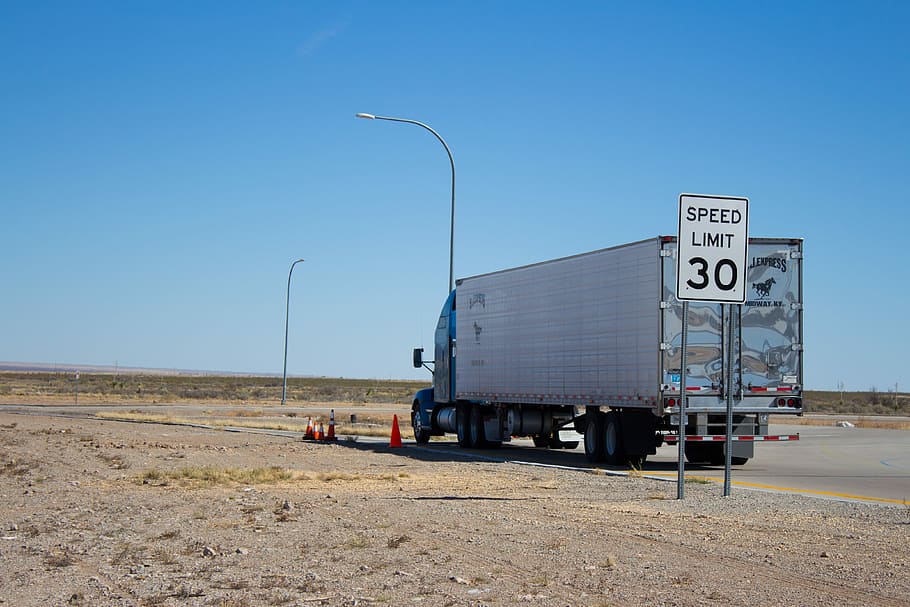Azul, gris, camión de carga, carretera, durante el día, Semi-Truck, Semi Truck, camión, semi, remolque