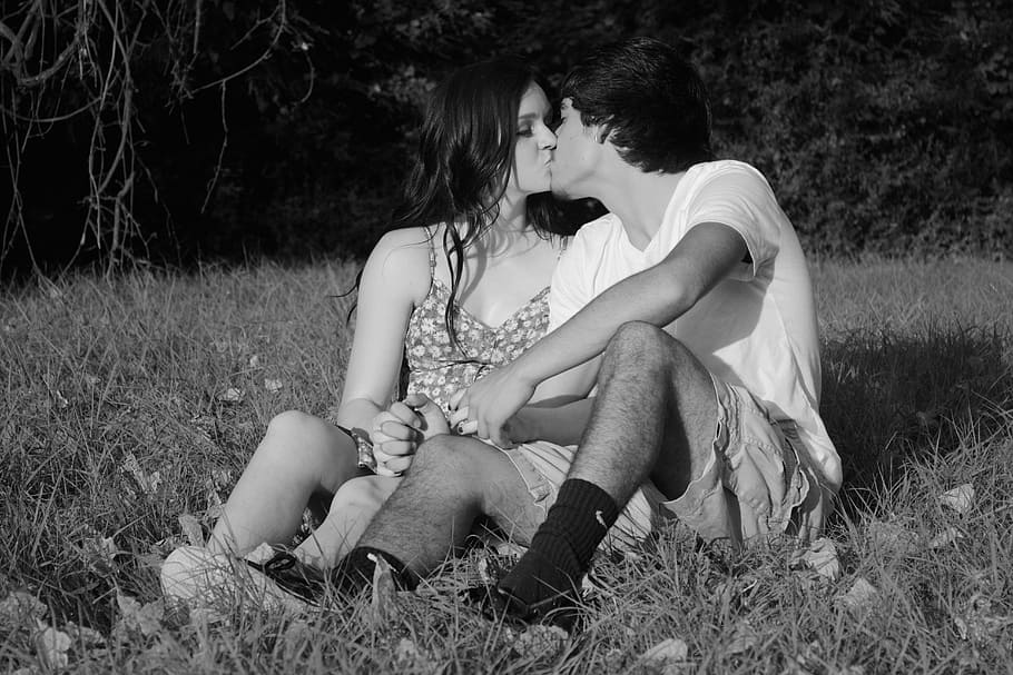 grayscale photo, couple, sitting, grass, kissing, man, glass, field, cute, happy