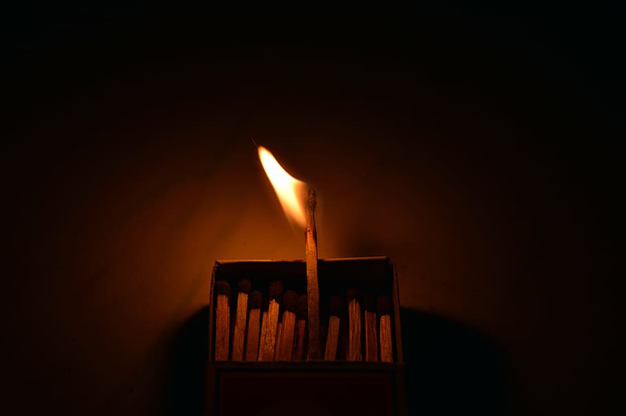 iluminado, partida, vara, caixa, chamas, único, pensar, espiritual, diferente, individualidade