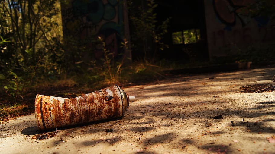 bomb, painting, decommissioned, rusty, metal, abandoned, focus on foreground, land, day, nature