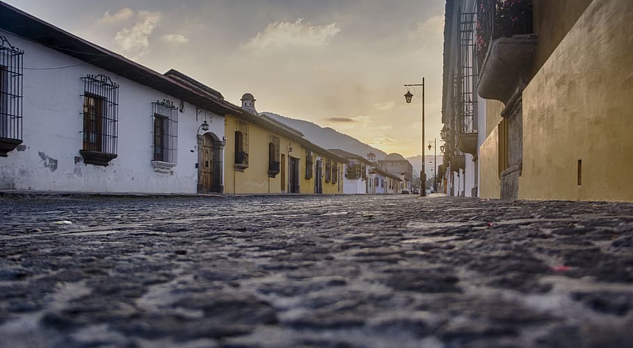 vacío, calle, casas, amanecer, guatemala, antiguaguatemala, américa central, américa latina, calles, caminar
