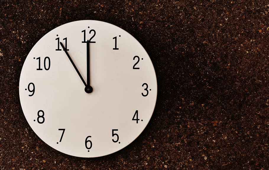 redondo, negro, blanco, reloj de pared analógico, 11:55, la undécima hora, desastre, reloj despertador, reloj, esfera