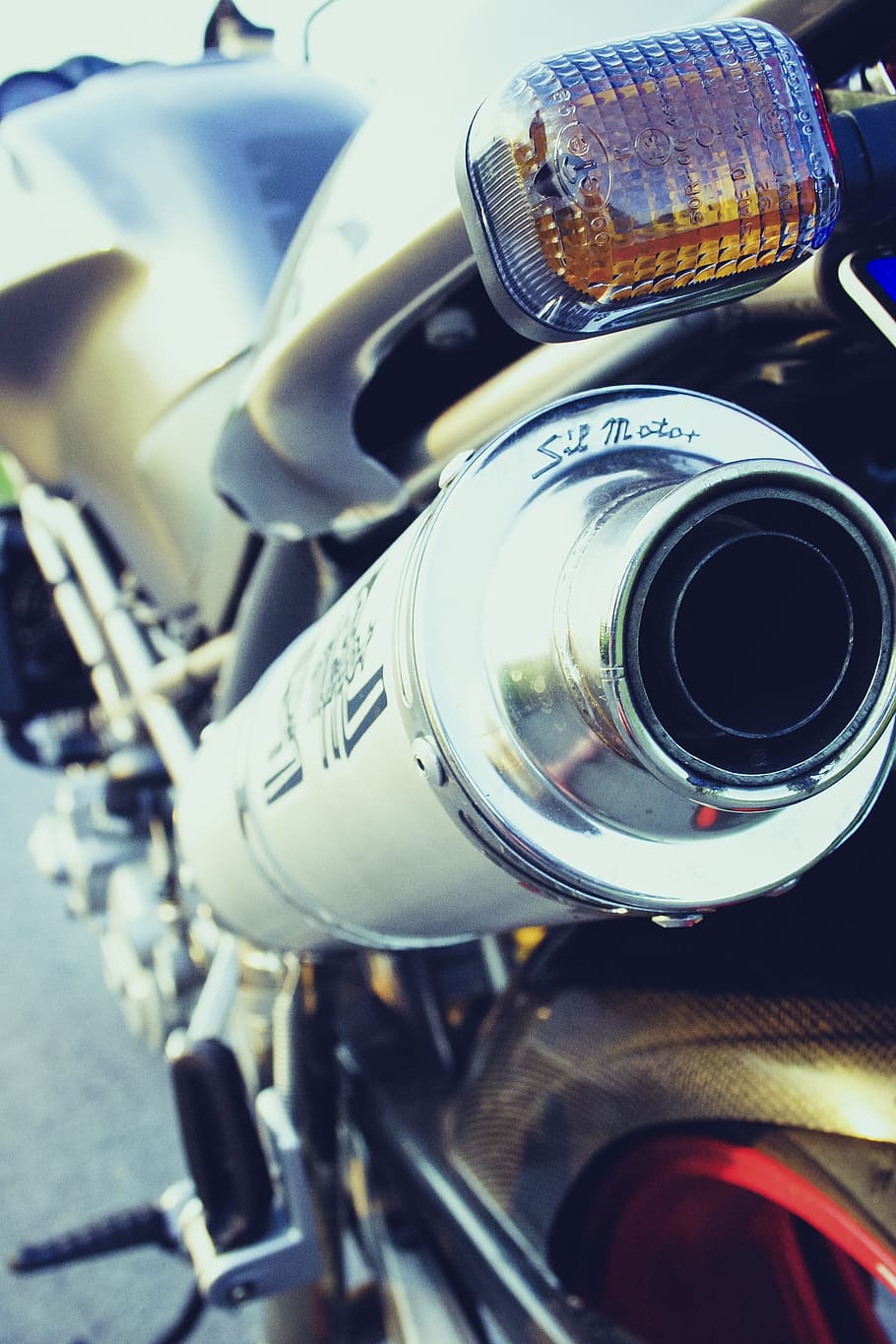 chrome-colored motorcycle muffler, motorcycle, exhaust, metal, chrome, two wheeled vehicle, technology, exhaust pipes, sparkle, motor