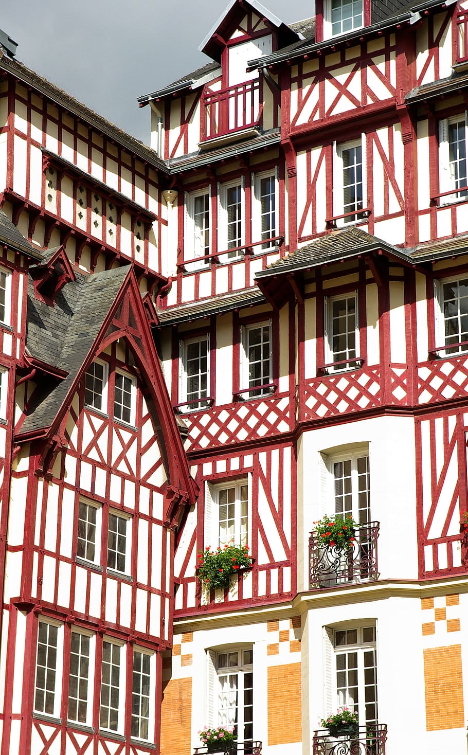 france, normandy, timbered houses, built structure, building exterior, architecture, window, building, residential district, low angle view