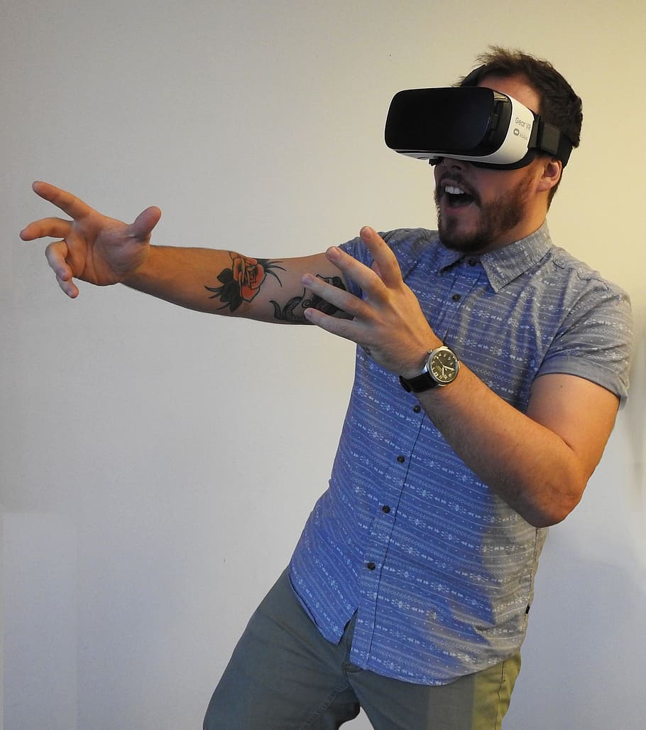 man, wearing, white, black, gear vr, virtual reality, oculus, technology, reality, virtual