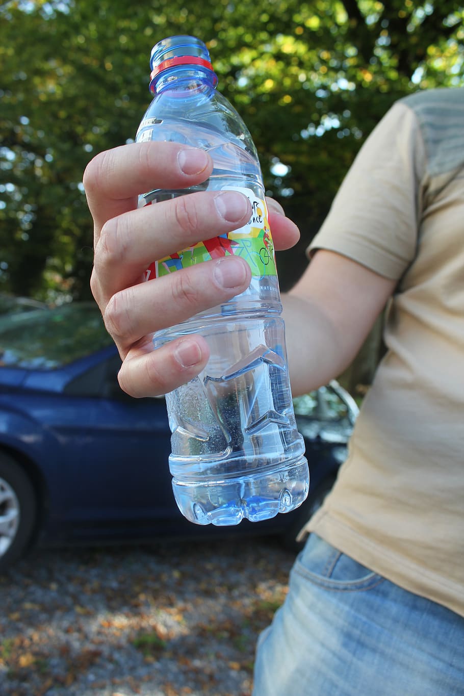 bottle, plastic bottle, bottle in hand, the water in the bottle, human hand, holding, hand, refreshment, day, real people
