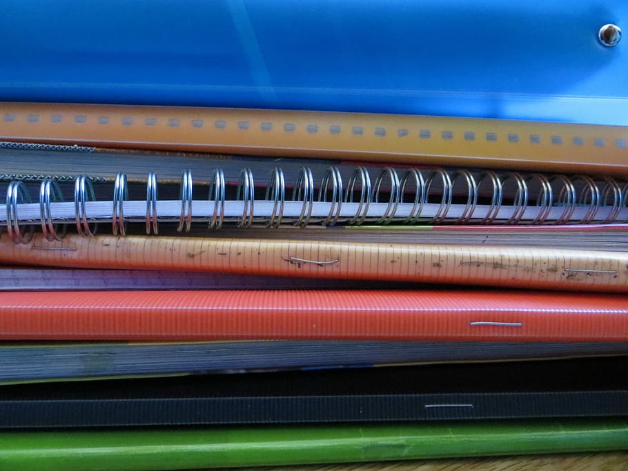 libros de colores variados, bien, arreglados, Cahiers, escuela, material, cuaderno de trabajo, material escolar, tecnología, comunicación