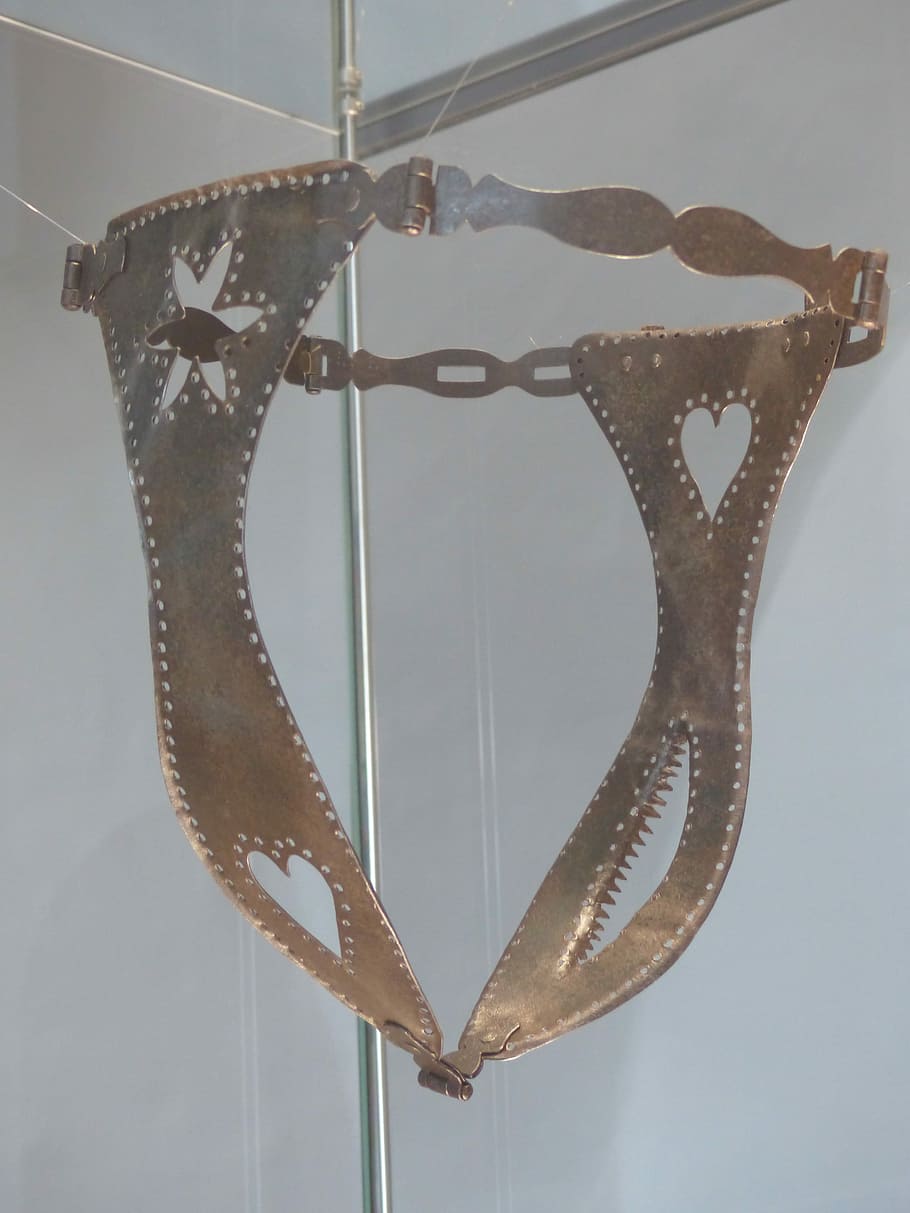 Chastity Belt, Middle Ages, instrument of torture, florentine belt, abstinence, wife, woman, hanging, close-up, studio shot