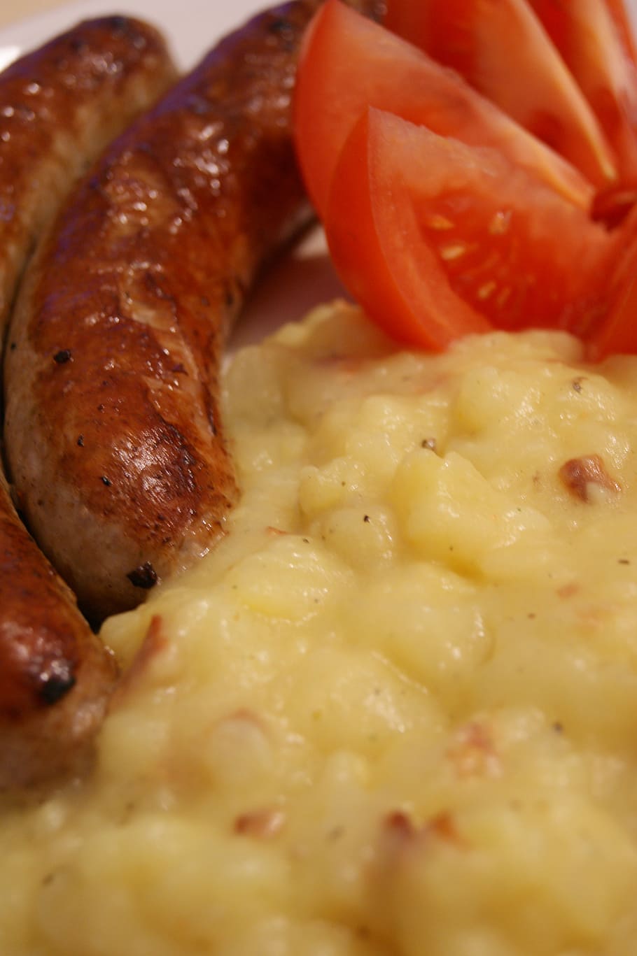 bratwurst, potatoes, salad, tomatoes, bacon, eat, food, food and drink, close-up, ready-to-eat