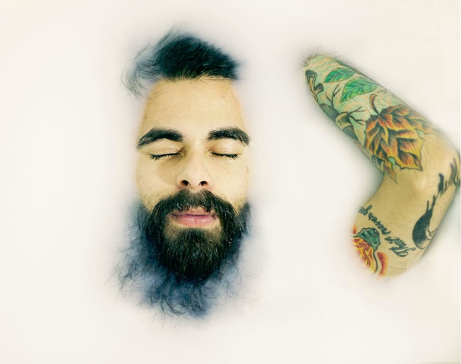 fotografía de retrato de hombre, gente, hombre, chico, barba, agua, blanco, baño, tatuajes, hombres