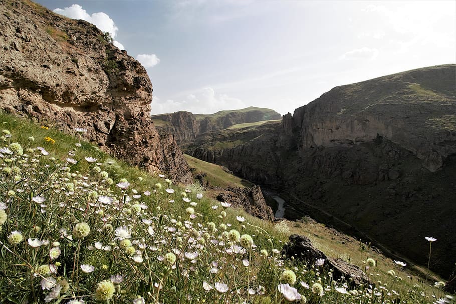 kastil zahhak, provinsi azerbaijan, hashtrud, iran, keindahan di alam, gunung, tanaman, scenics - alam, lingkungan, adegan tenang