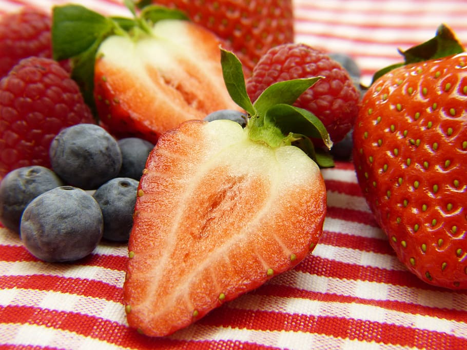 closeup, pile, strawberries, blueberries, raspberries, fruit, healthy, diet, detoxify, vitamins
