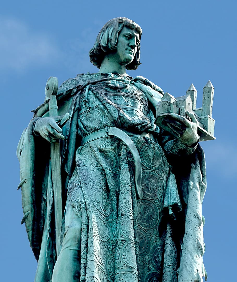 man statue, sculpture, braunschweig, statue, monument, henry fountain, blue, headwear, helmet, travel destinations
