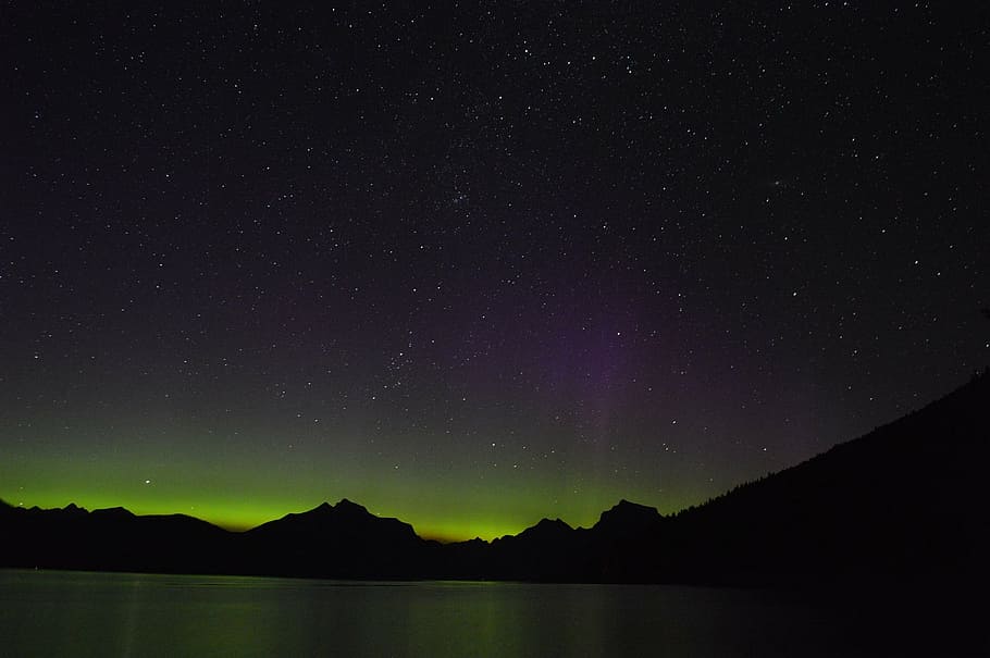 fotografía de silueta, montañas, luces de aurora, aurora boreal, noche, escénico, agua, reflexión, siluetas, astronomía
