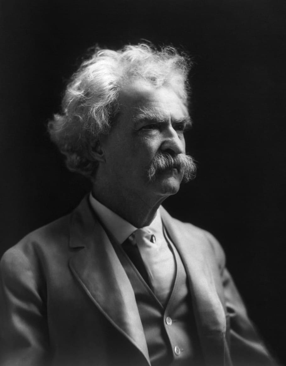 Fotografía en escala de grises, blanco, hombre de pelo, Mark Twain, autor, escritor, filósofo, 1907, retrato, blanco y negro
